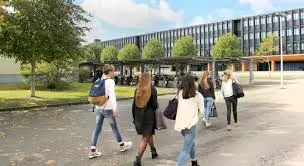 Se faire des amis au lycée : conseils pour créer de vrais liens